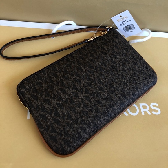 🌹Michael Kors Fulton Brown Wristlet 🌹 - Picture 6 of 6